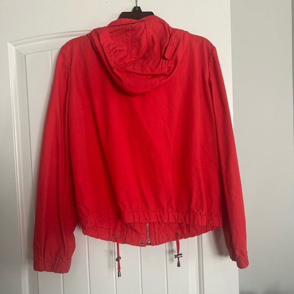 Women’s Banana Republic Red Zip Up Hooded Jacket - Size M - Picture 3 of 15
